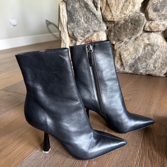 Elegant Black Ankle Boots - Picture 3 of 9
